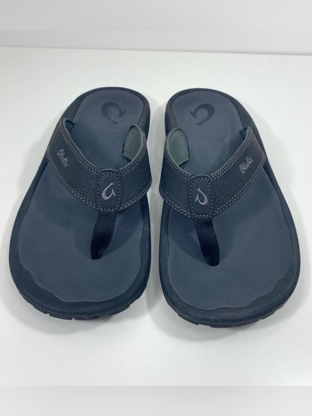 OluKai Ohana Classic Black Gray Beach Sandals Sporty Casual Flip Flops Thongs 12 - Picture 2 of 11